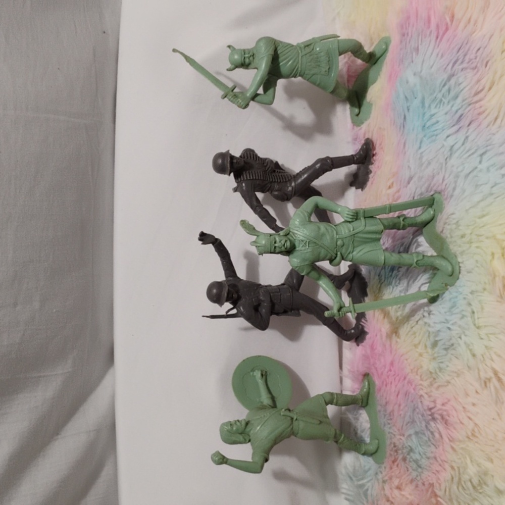 (X-78) Louis & Marx Co. 1963 Bundle Of 5 Army Men